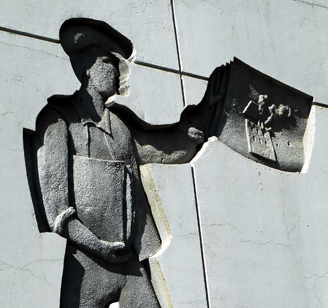 Newsboy fresco on the east wall of the Los Angeles Times' parking structure - Tony Sheets, 1988