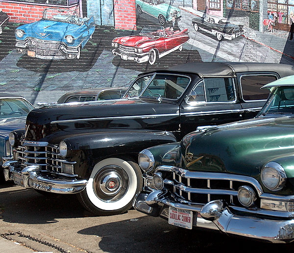 1949 Cadillac Imperial Limousine, 1952 Cadillac Sedan - Corrente Cadillac, Sunset Boulevard